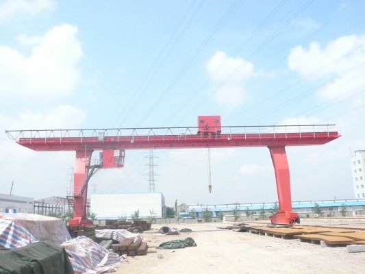 靖起吊鉤門(mén)式起重機簡(jiǎn)介