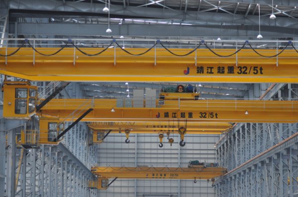靖起-提倡輕量化、節能橋式起重機 