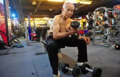 94歲的爺爺仍在堅持！